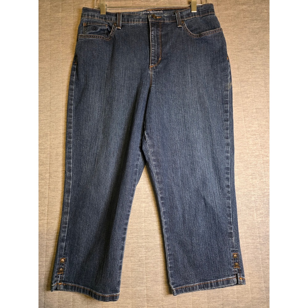 1452 Gloria Vanderbilt Amanda Slimming Effect Capri Jeans Medium Wash Blue 12